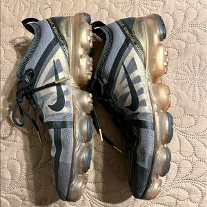 Nike Air vapormax black gold